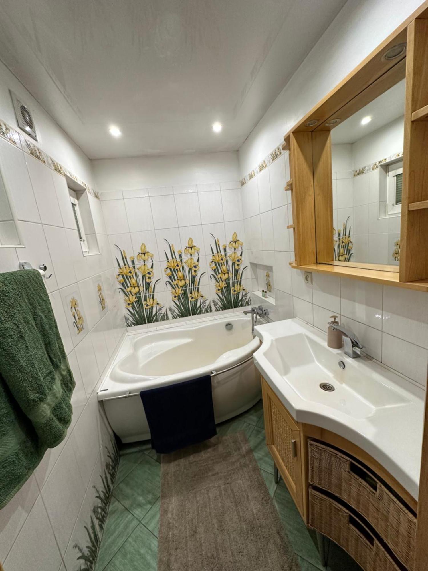 Semesterbostad House By The Sea With Hot Tub